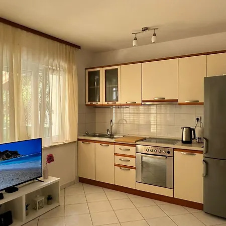Mira Apartman